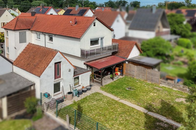 Kandel: Zweifamilienhaus in ruhiger Lage mit Garten
